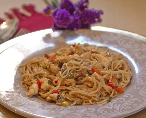 noodles con pollo