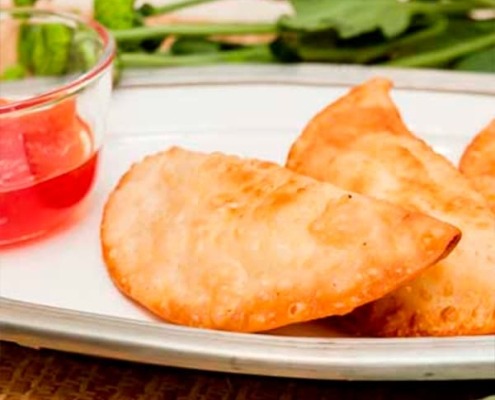 empanadillas de queso de untar y langostinos