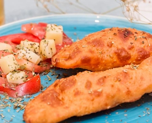 empanadillas de tomate, mozzarella y jamon