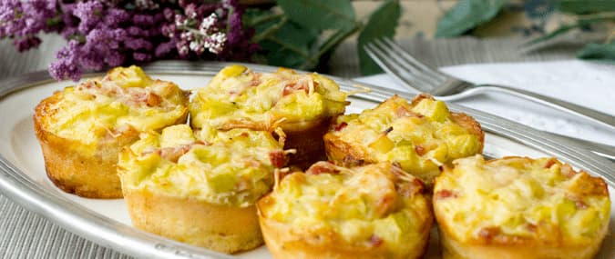 mini quiches de calabacin, bacon y puerro