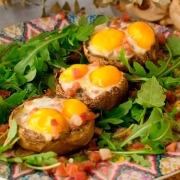 champiñones rellenos con huevo de codorniz