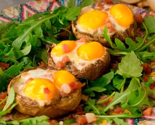 champiñones rellenos con huevo de codorniz