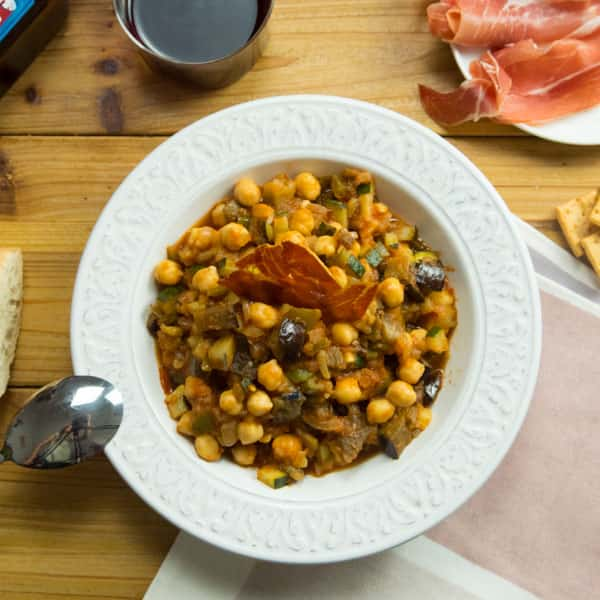 garbanzos con pisto y jamon